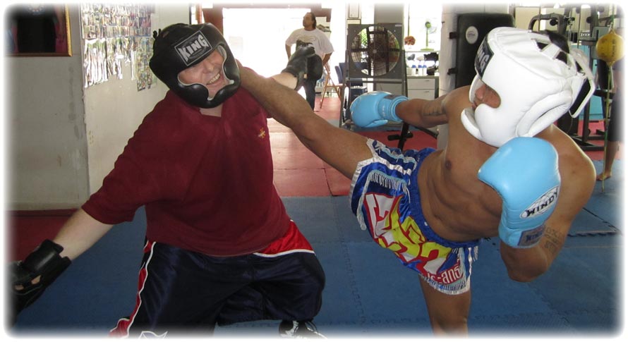 Aladdin's adventure at Chakrit Muay Thai School in FUNKY TOWN/ Bangkok