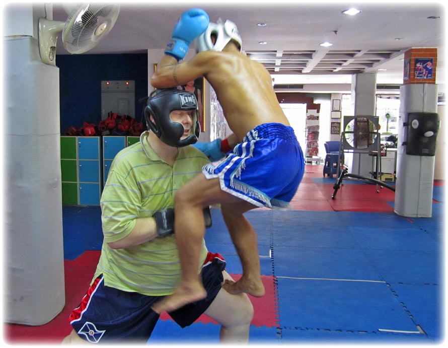 Aladdin's adventure at Chakrit Muay Thai School in FUNKY TOWN/ Bangkok