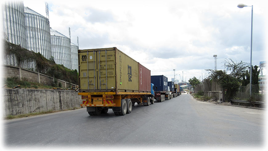 Dar es Salaam container terminal with M/T Roy Maersk