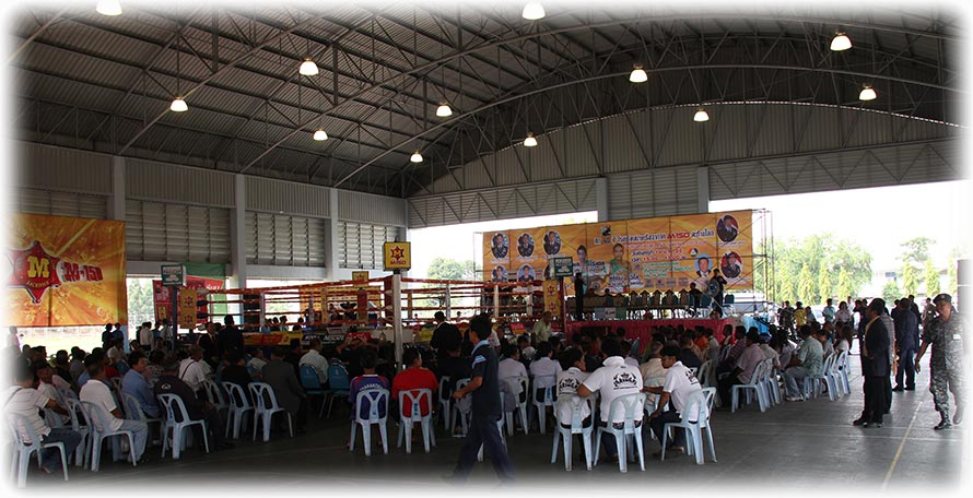 Aladdin's Thai boxing adventure at Rittiyawannalai School in FUNKY TOWN/ Bangkok