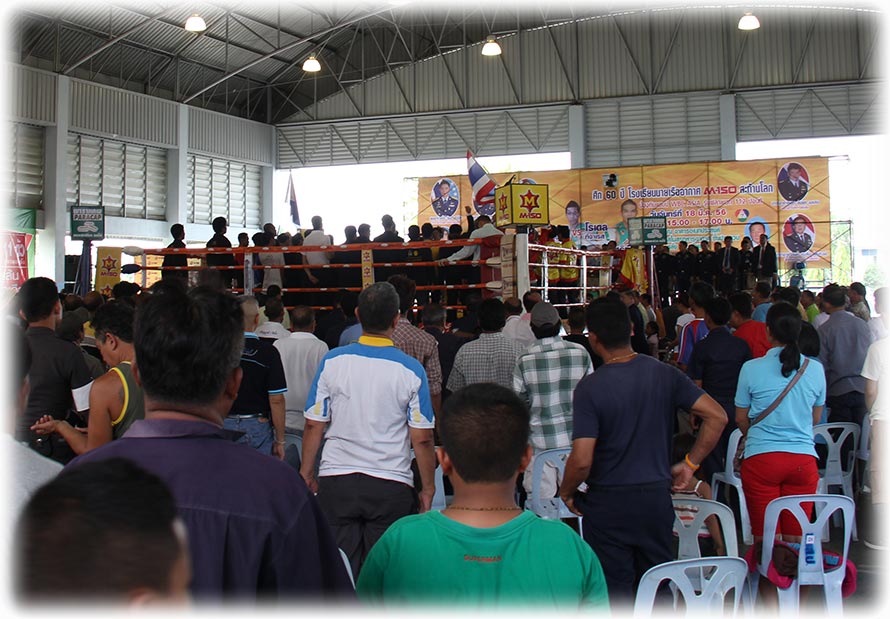 Aladdin's Thai boxing adventure at Rittiyawannalai School in FUNKY TOWN/ Bangkok