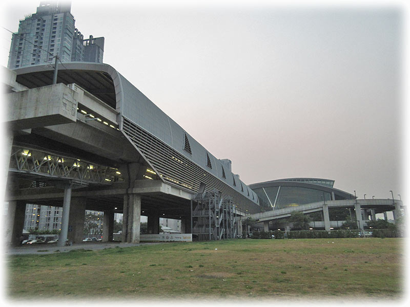 Aladdin's adventure on the sky train in Bangkok