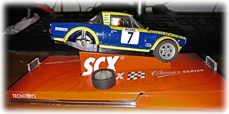 Bangkok Slot Car Club - SCX Classic - Fiat 124 Spyder